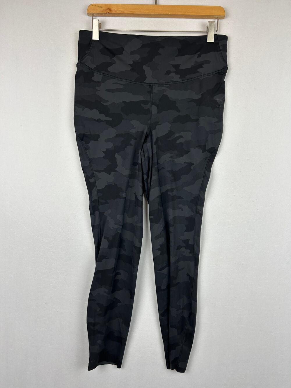 Lululemon Women's Base Pace High Rise Tights 25" Deep Coal Camo LW5DROS Size 12